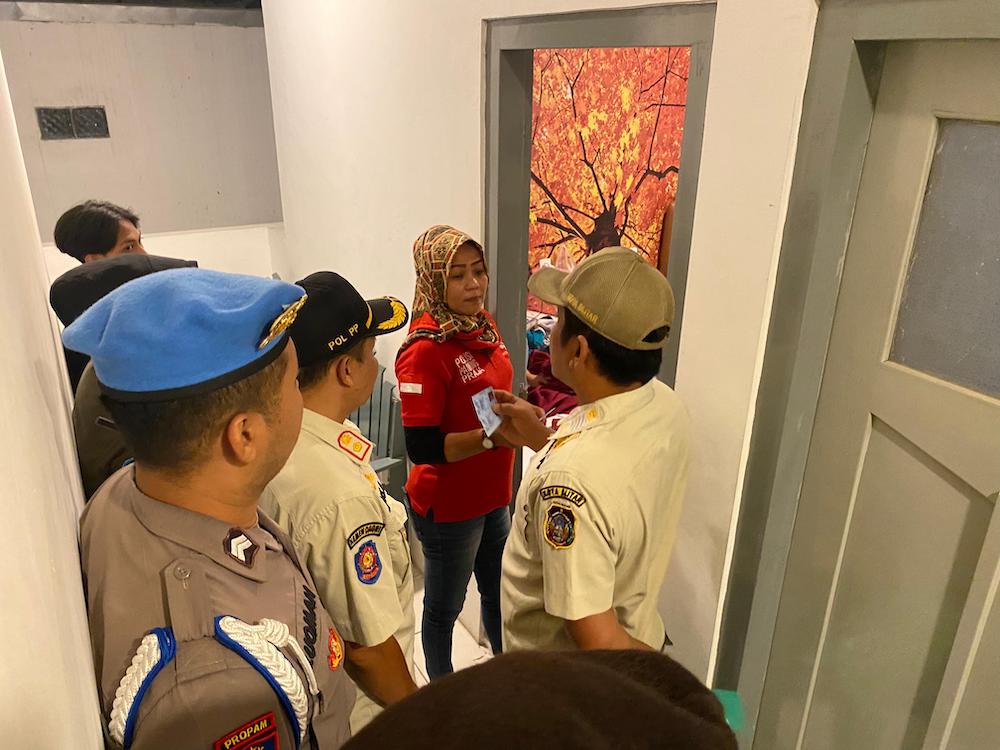 Satpol PP Kota Blitar bersama TNI dan Polri melakukan razia penginapan di Kota Blitar Foto: Ist.