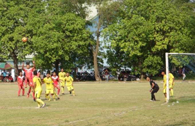 Pertandingan Blitar Poetra melawan Persemag di stadion Lanud Iswahyudi Magetan.