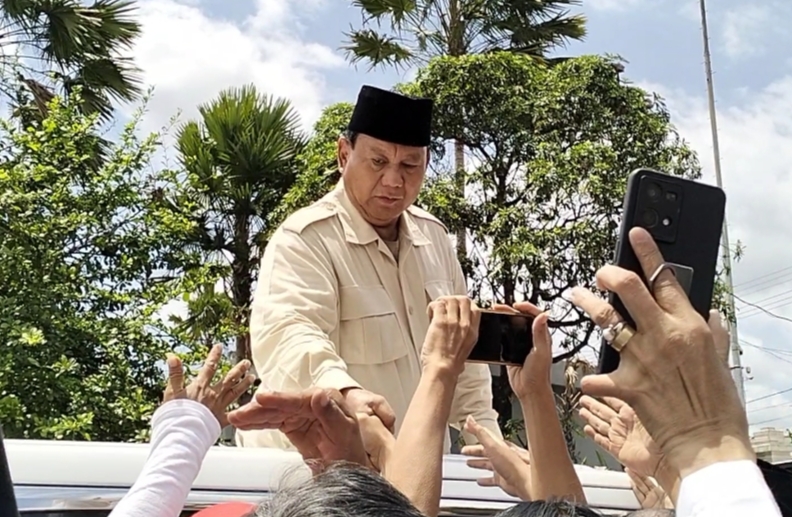 Calon Presiden nomor urut 2 Prabowo Subianto saat tiba di Blitar, Minggu 17/12/2023 (foto:ist)