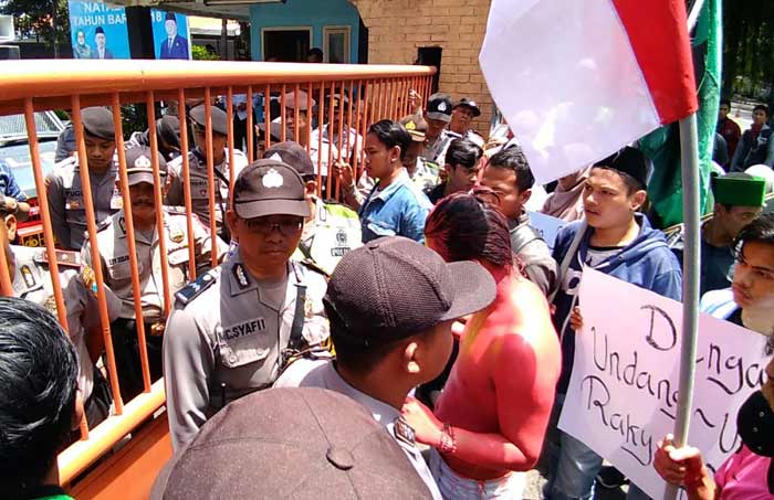 Tolak UU MD3, HMI Kediri Datangi Kantor DPRD