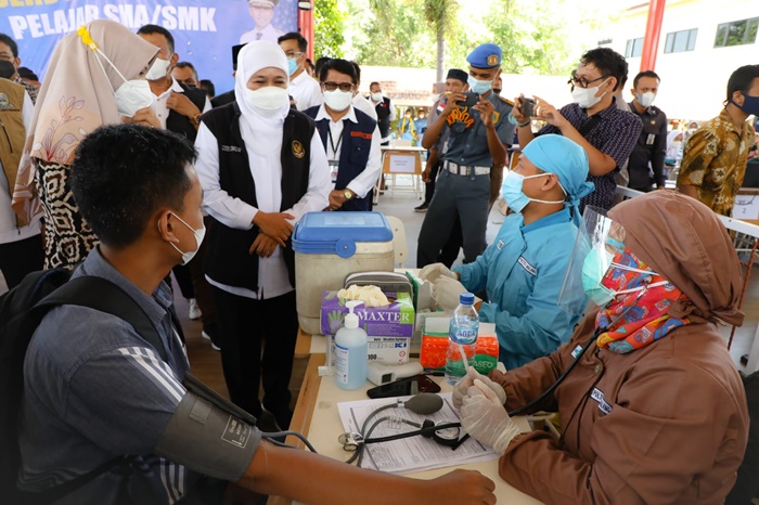 Gubernur Khofifah di sela-sela kunjungan kerja di Kabupaten Situbondo, Kamis (9/6/2022).