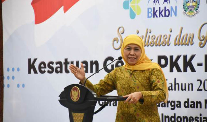 Gubernur Jawa Timur Khofifah Indar Parawansa saat membuka Sosialisasi dan Pencanangan Kesatuan Gerak PKK - Kependudukan Keluarga Berencana dan Pembangunan Keluarga (KKBPK) - Kesehatan Tahun 2019 di Kantor Sekretariat TP PKK Jatim, Jalan Gayung Kebonsari 56A Surabaya, Rabu (9/10). foto: Istimewa/ BANGSAONLINE.com