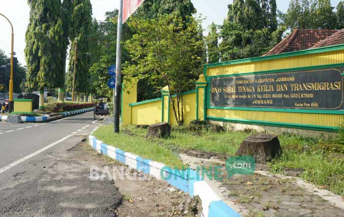 Kantor Dinsosnakertrans Jombang. foto: rony suhartomo/ BANGSAONLINE