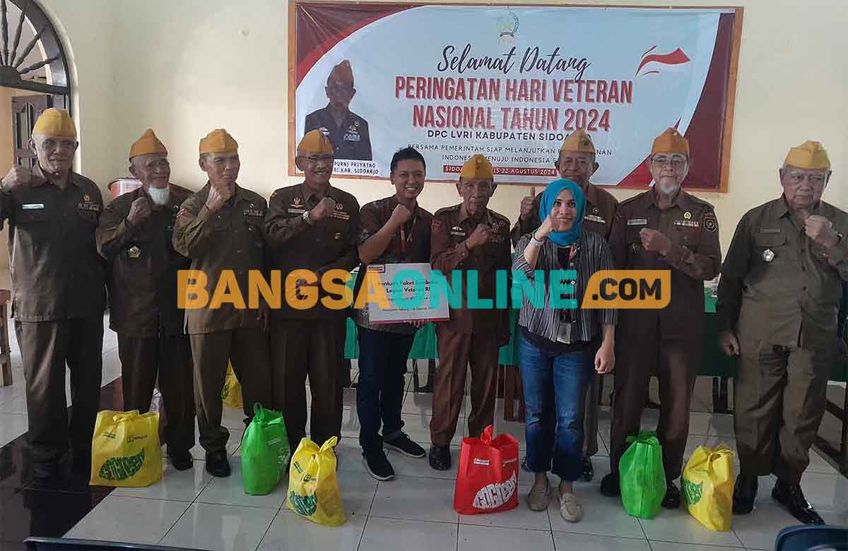 Peringati HUT ke-79 RI, Alfamart Berbagi ke Veteran di Sidoarjo