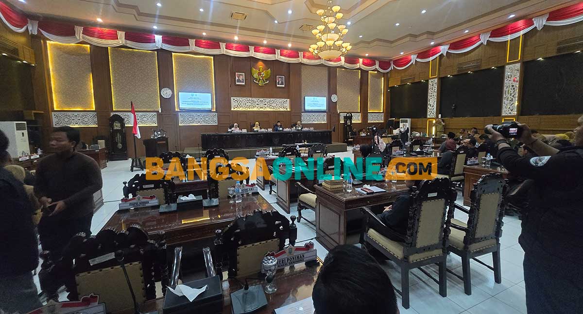 Sidang paripurna di DPRD Kota Probolinggo. Foto: ANDI SIRAJUDIN/BANGSAONLINE