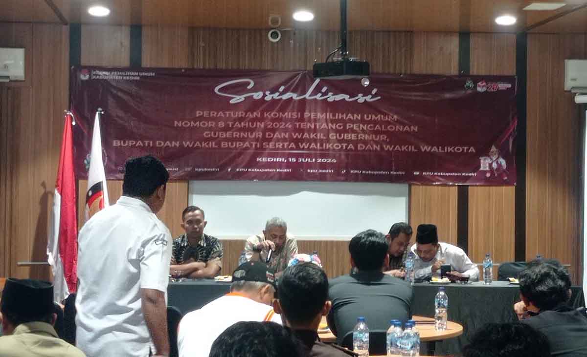KPU Kabupaten Kediri saat Sosialisasi PKPU 8/2024. Foto: Ist