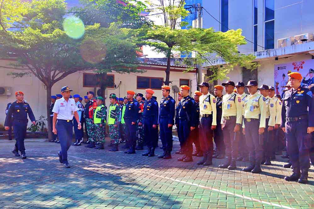 Kadaop 7 Madiun meninjau pasukan. (Ist)