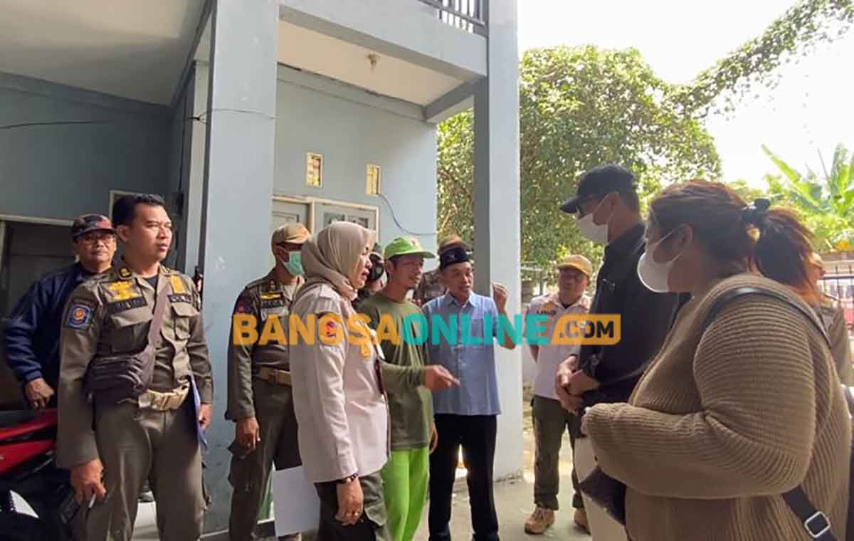 Forkopimcam Kebomas Gresik Tutup Rumah Kos di Randuagung, Ada Apa?