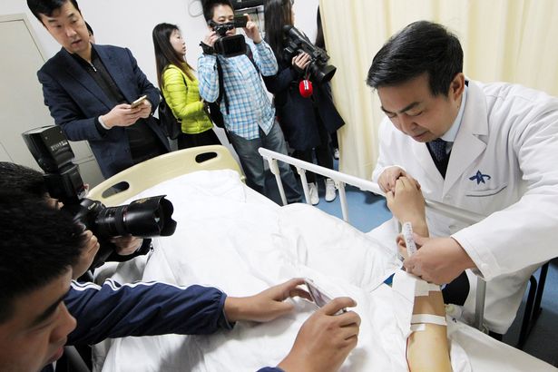 calon telinga pasien yang tumbuh di lengannya. foto: repro mirror.co.uk