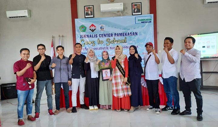 Bunda Nayla saat menghadiri Go to School di SMKN 1 Pamekasan.