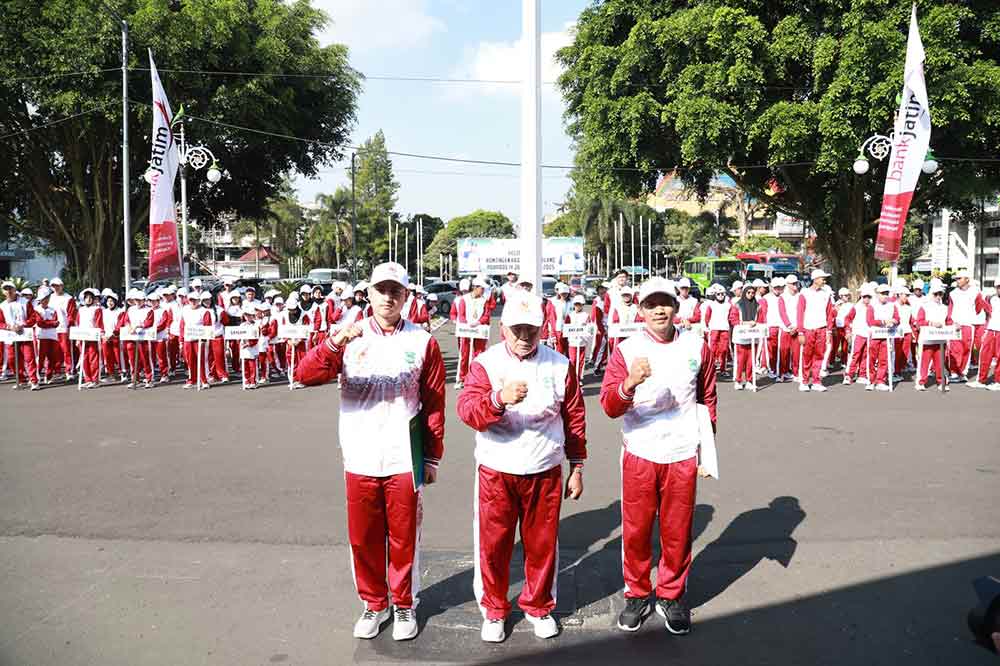Bupati Malang, M. Sanusi (tengah) saat pelepasan 1.000 atlet yang siap berlaga di Porprov Jatim IX 2025. (Ist)