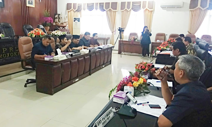 RDP penuntasan proyek mangkrak antara Komisi II dengan eksekutif Kota Mojokerto tak berikan solusi apapun. foto: YUDI EP/ BANGSAONLINE