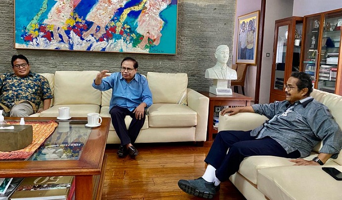 Tokoh Partai Golkar Fahmi Idris menyambangi Dr Rizal Ramli di kediaman, mereka berdiskusi tentang persoalan kebangsaan. foto: istimewa.