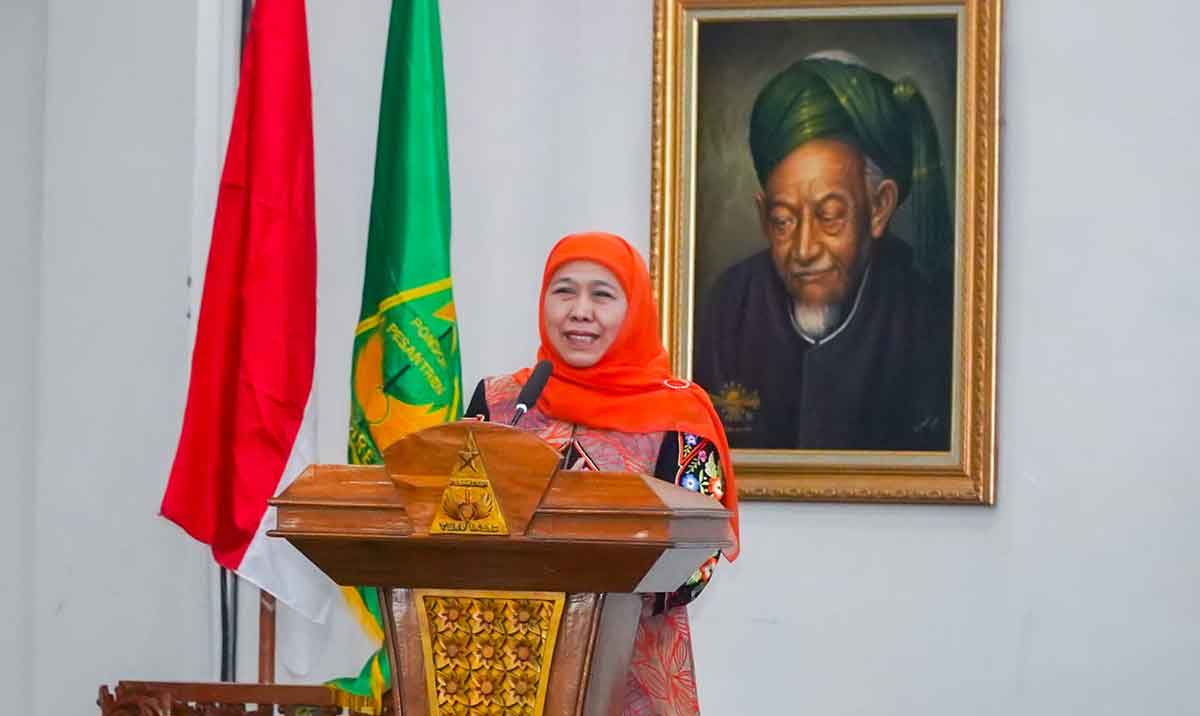 Gubernur Jawa Timur terpilih, Khofifah Indar Parawansa, saat memberi sambutan. 