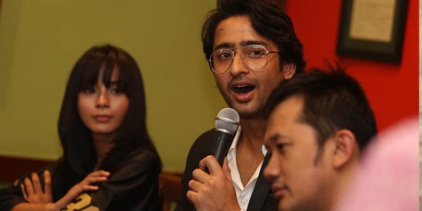 Shaheer Sheikh bersama Kirana Larasati dan Hanung Bramantyo. foto: kapanlagi.com