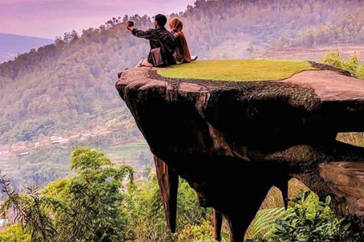 Goa Pinus, Kota Batu. Foto: Instagram.