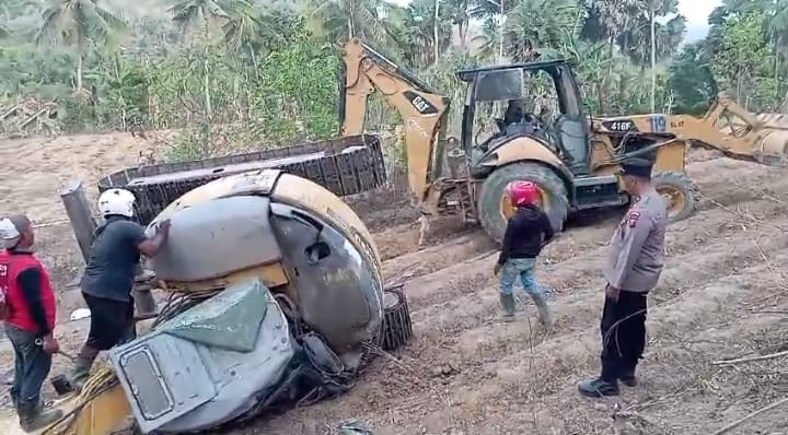 Ekskavator di Pamekasan Terguling dan Tewaskan Satu Operator