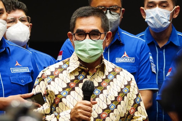 Kuasa Hukum DPP Partai Demokrat, Hamdan Zoelva memberikan keterangan pers terkait putusan PTUN Jakarta. foto: istimewa