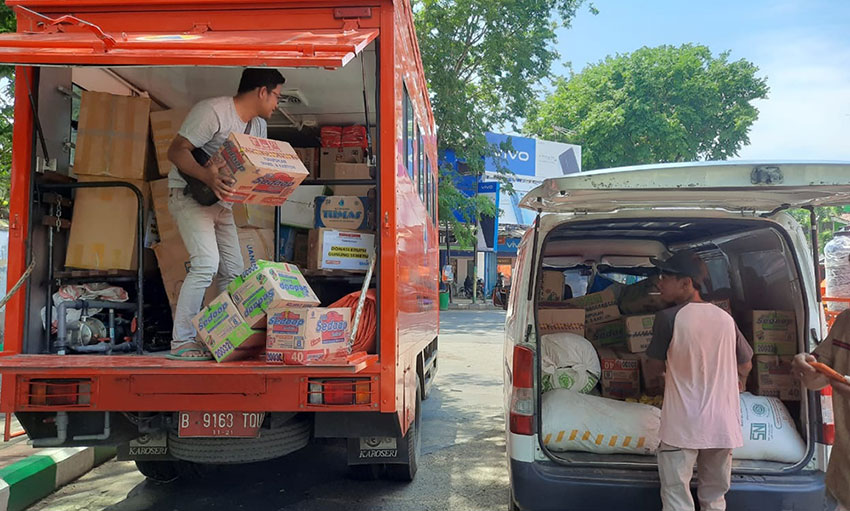 Persiapan bantuan dari BPBD Pamekasan untuk korban erupsi Semeru. 