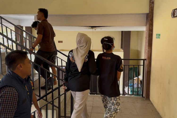 Salah satu pelaku saat digelandang di Mapolres Sampang