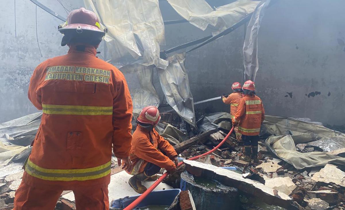 Gudang Bahan Baku di Blok B9 PT Kusuma Chemindo Sentosa Terbakar