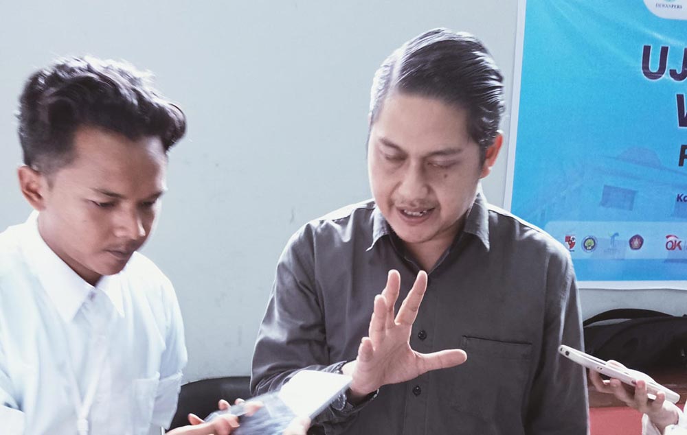 Komite Eksekutif ICCN Malang yang dipimpin Vicky Arief Herinadharma saat menjawab pertanyaan wartawan.