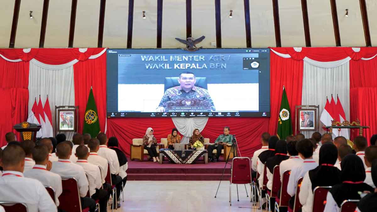 Wamen ATR/BPN Tekankan Integritas dan Empati ke Taruna STPN dalam PKKTB 2025