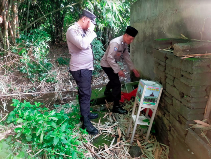 Lokasi penemuan belasan kotak amal kosong yang diduga bekas tindak pencurian