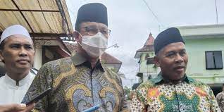 Anies Baswedan saat diterima KH Marzuki Mustamar di Pondok Pesantren Sabilurrosyad Malang, Jawa Timur, Jumat (11/11/2021). Foto: merdeka.com  