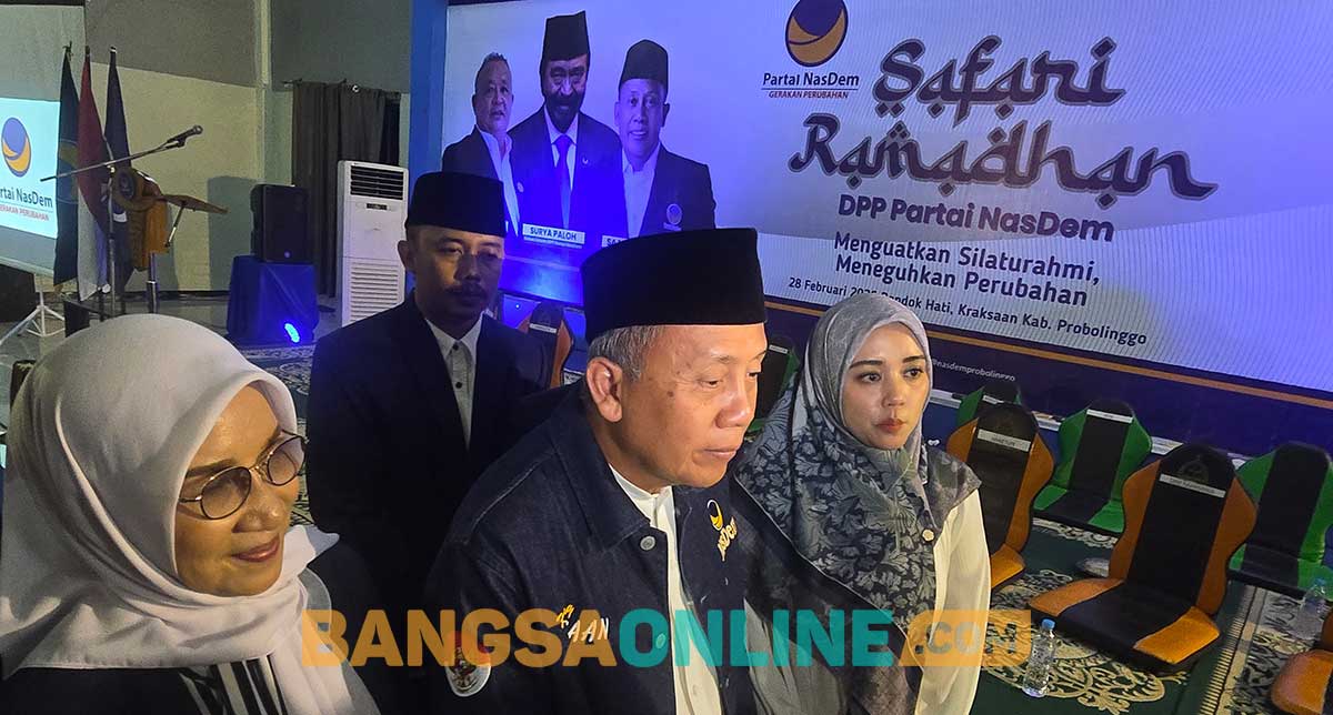 Wakil Ketua DPP NasDem bersama Anggota DPR RI, Dini Rahmania, saat berada di Pondok Hati, Rangkang, Kabupaten Probolinggo. Foto : ANDI SIRAJUDIN/BANGSAONLINE