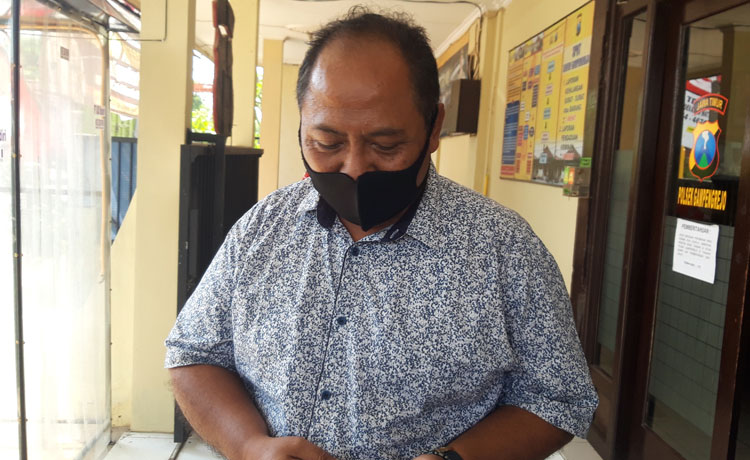 Teguh Hadi, Manajer HRD PT. Merak Jaya Beton, ditemui usai melakukan mediasi dengan warga. foto: MUJI HARJITA/ BANGSAONLINE