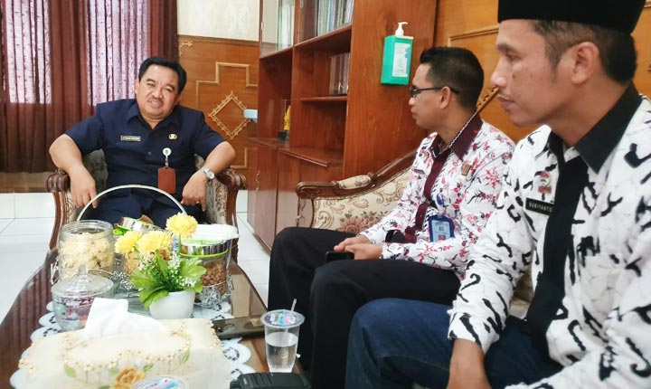 Kepala Lapas Klas IIB Tuban Siswarno bersama Kasi Binadik Subiyanto kunjungan ditemui Kepala Dinkes Tuban dr. Bambang Priyo Utomo.