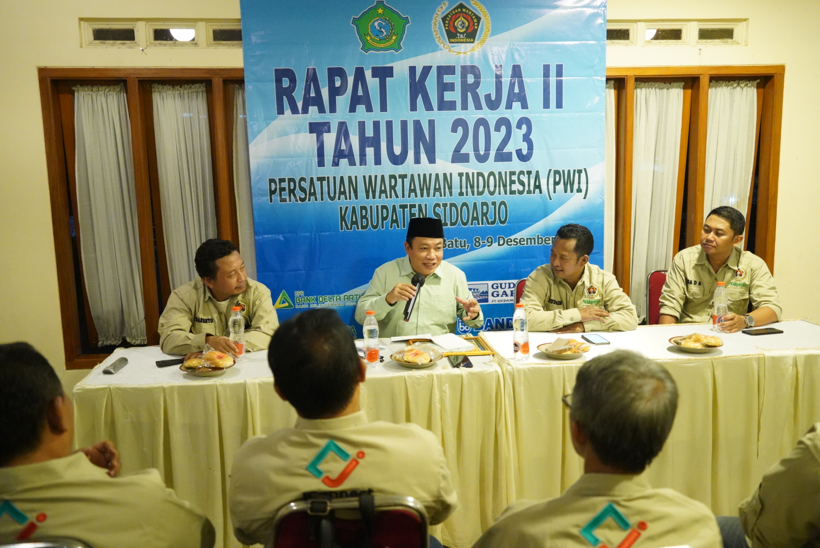 Ketua DPRD Usman membuka Raker II PWI Sidoarjo, Jumat (8/12/2023) malam (foto:ist)