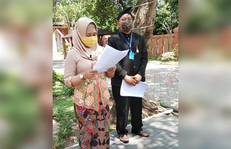 Wali Kota Mojokerto Ika Puspitasari saat memberikan keterangan pers.
