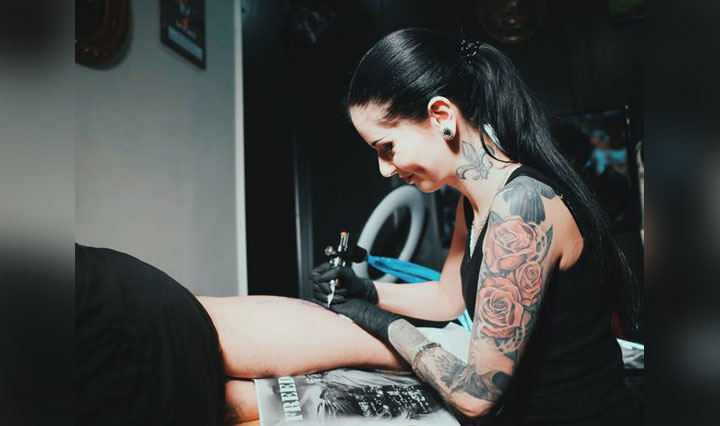 Tatto, sedikit sakit bisa beri kenangan seumur hidup atau penyesalan seumur hidup. foto: mirror.co.uk