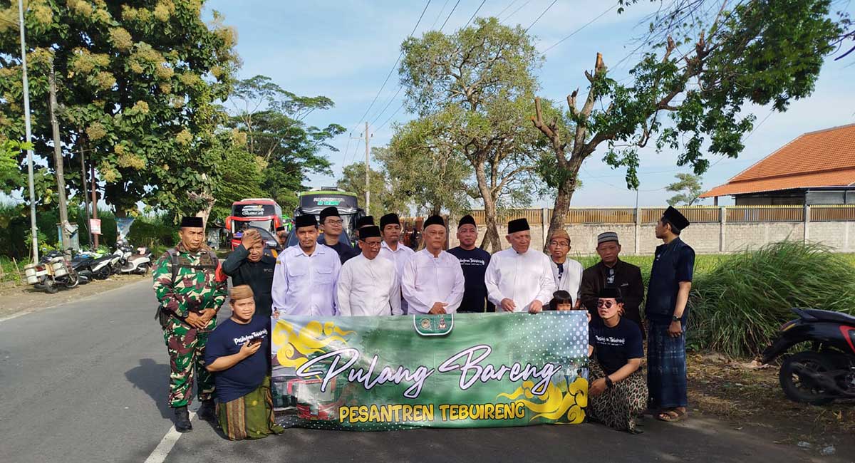 Para kiai saat mengantar santri mudik. 