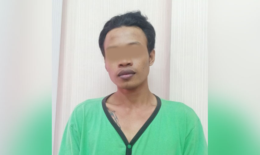 Tersangka YY alias Abib diamankan di Mapolrestabes Surabaya.