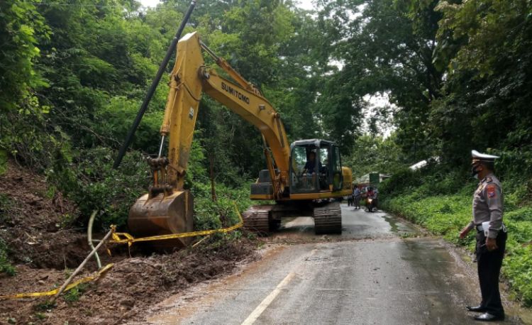 Blitar Diterjang Bencana Banjir, Longsor, dan Puting Beliung Sekaligus