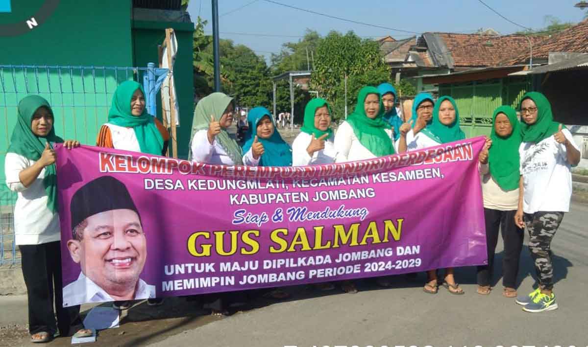 KPMP atau Kelompok Perempuan Mandiri Perdesaan saat deklarasi dukungan ke Gus Salman untuk maju dalam Pilkada 2024 di Jombang.
