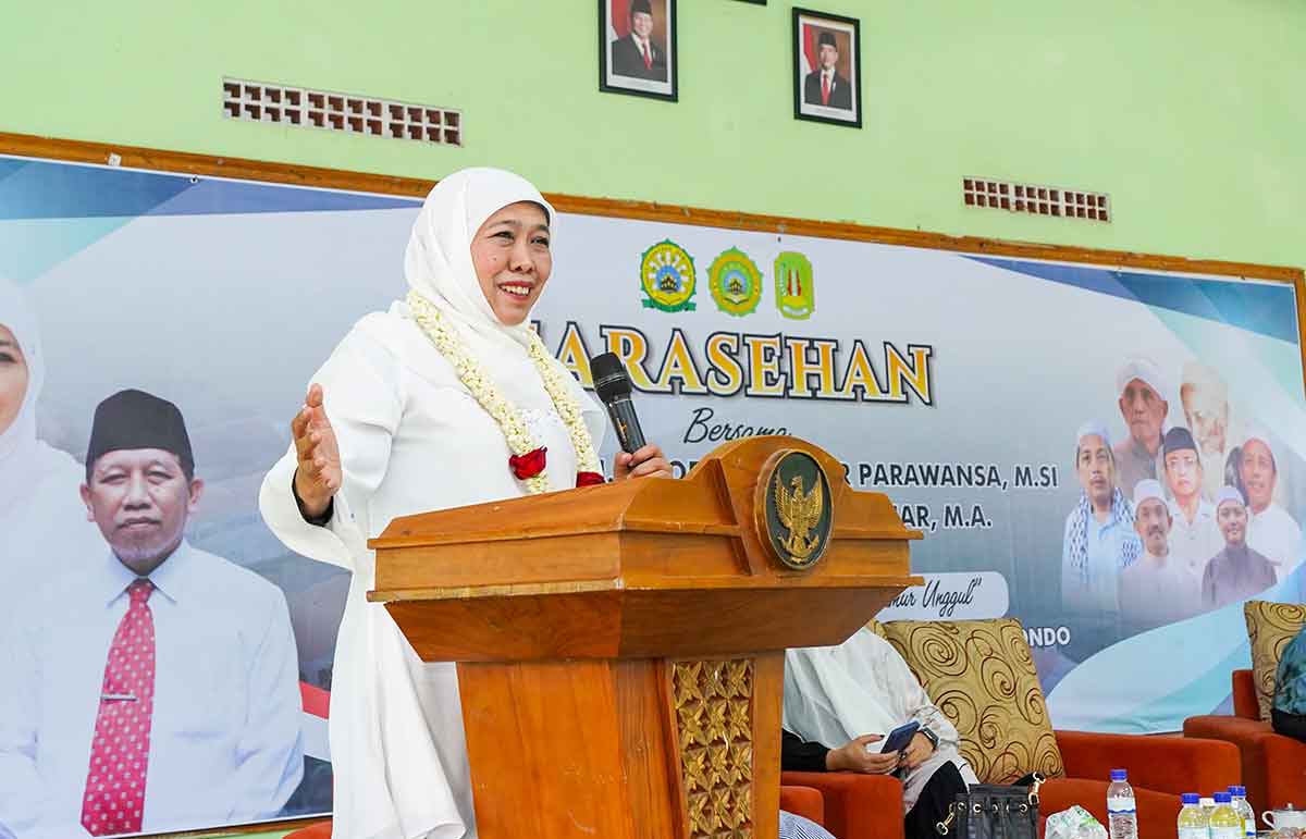 Calon Gubernur Jawa Timur nomor urut 2, Khofifah Indar Parawansa, saat memberi sambutan.