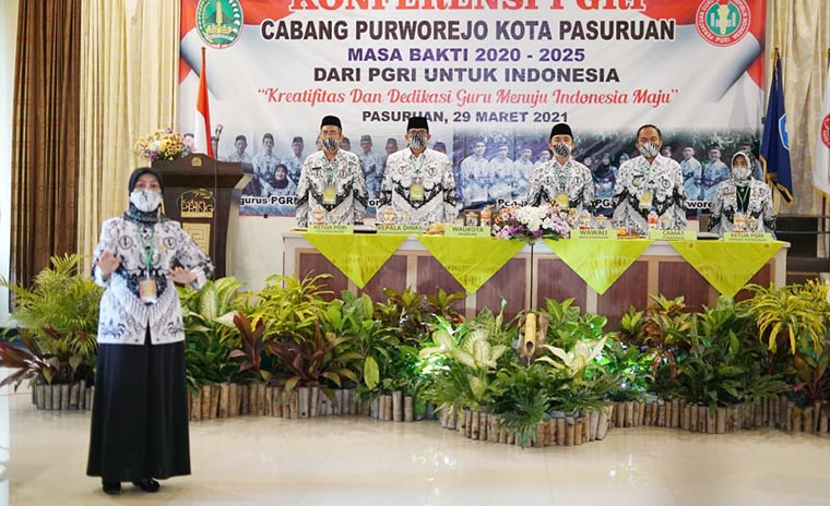 Konferensi PGRI Purworejo yang dibuka oleh Wakil Wali Kota Pasuruan Adi Wibowo, S.T.P., M.Si. ini mengangkat tema “Dari PGRI Untuk Indonesia: Kreativitas dan Dedikasi Guru Menuju Indonesia Maju”.