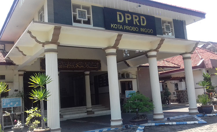 Kantor DPRD Kota Probolinggo. (foto: ist)