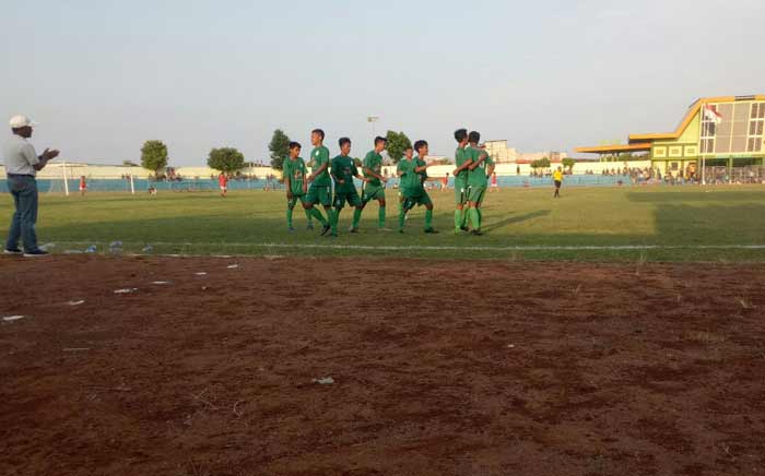 Pemain Bumi Wali FC saat merayakan gol. foto: GUNAWAN W/ BANGSAONLINE