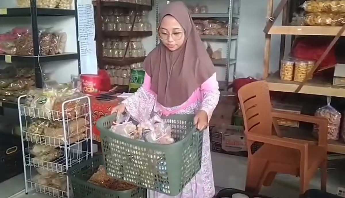 Kue tradisional hasil UMKM di Desa Kedung Bendo, Kecamatan Rejoso, Kabupaten Pasuruan.