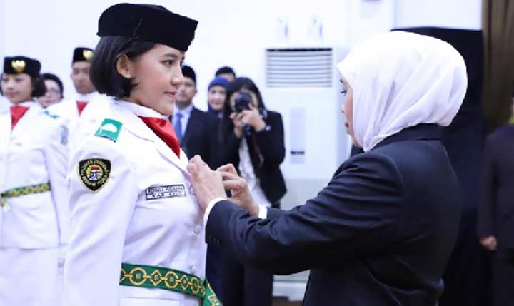 Gubernur Jawa Timur Kukuhkan 76 Anggota Paskibraka Provinsi