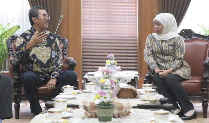 Gubernur Khofifah saat menerima ISEI Cabang Surabaya Koordinator Jawa Timur di Ruang Kerjanya, Kantor Gubernur Jatim, Jl. Pahlawan No. 110 Surabaya, Senin (9/9). foto: ist