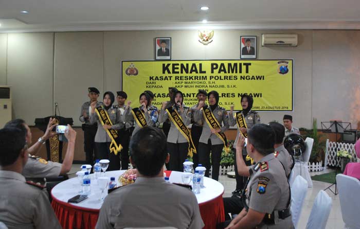 Hadrah Polres Ngawi saat tampi dalam acara pisah sambut Kasatreskrim.