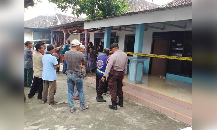 Rumah yang dipakai menginap korban. foto: SOFFAN SOFFA/ BANGSAONLINE