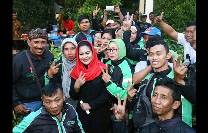 Bertemu Ojek Online, Puti Sampaikan Program Kesehatan dan Pendidikan