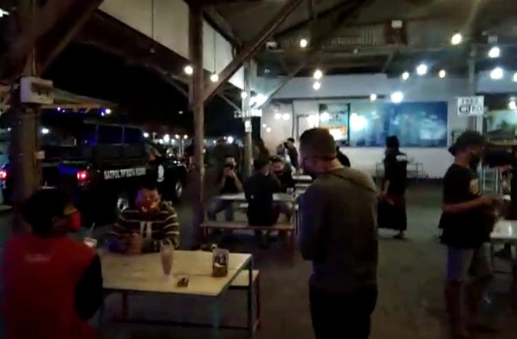 Bandel, Pengunjung Kedai Warung Gunung Kediri Dibubarkan Satpol PP